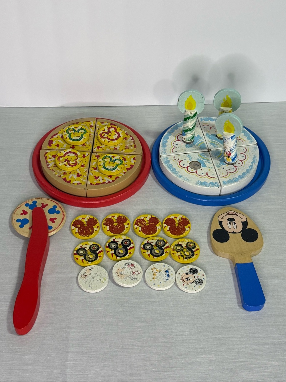 Melissa & Doug Wooden Mickey Pizza & Cake Playset - Blue and Red